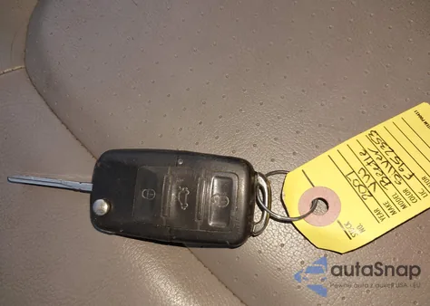 2007 Volkswagen New Beetle 2.5 from USA, damaged, VIN 3VWEW31C47M521466